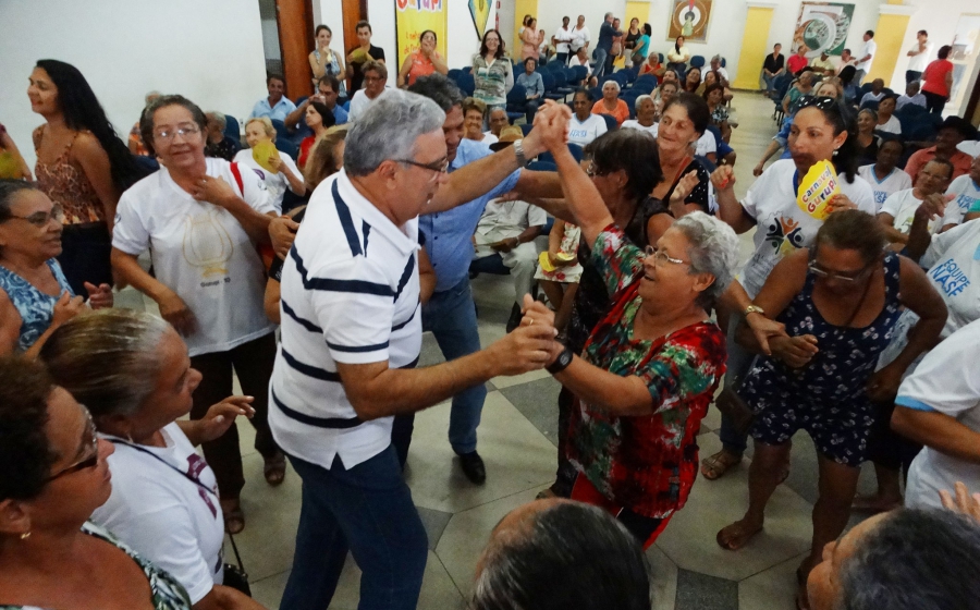 Resultado de imagem para DIVERSAO PARA IDOSOS EM FESTA