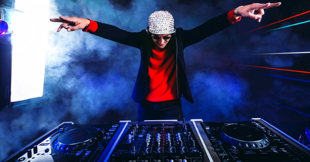 9 dicas para fazer a melhor escolha de DJ para eventos 2023
