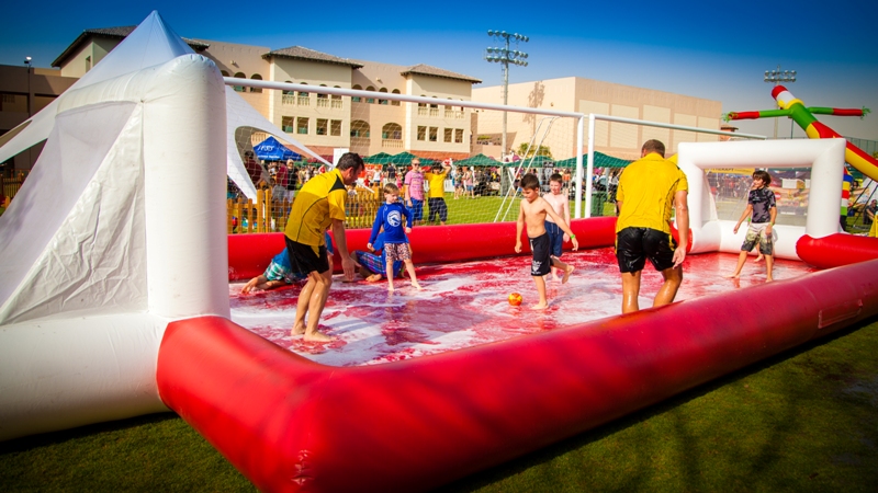 Futebol de sabão na festa de verão