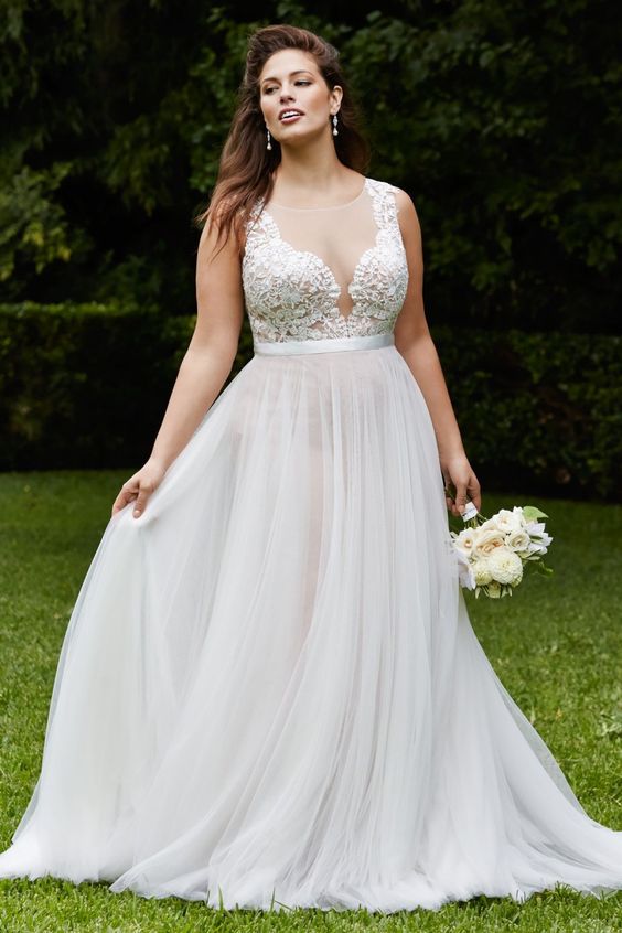 Vestido de noiva plus size com transparência no decote