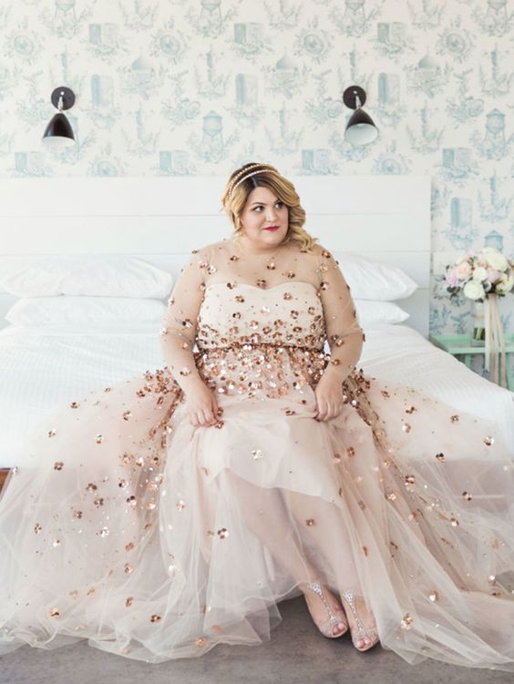 Vestido de casamento plus size com transparências