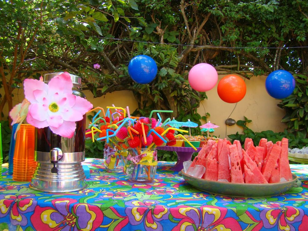 Temas de festas incríveis: festa na piscina