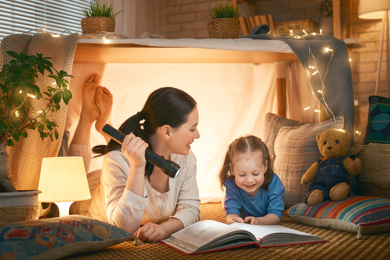 Como divertir crianças em casa