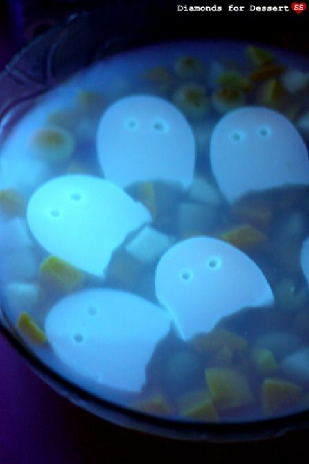 Fantasminhas de gelatina que brilham no escuro