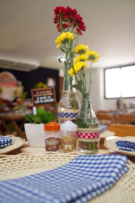 Decoração Festa Boteco Mesa com Saleiro e Paliteiro