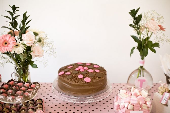 bolo brigadeiro rosa e marrom