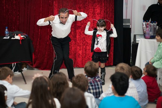 Animação de festa infantil com mágico