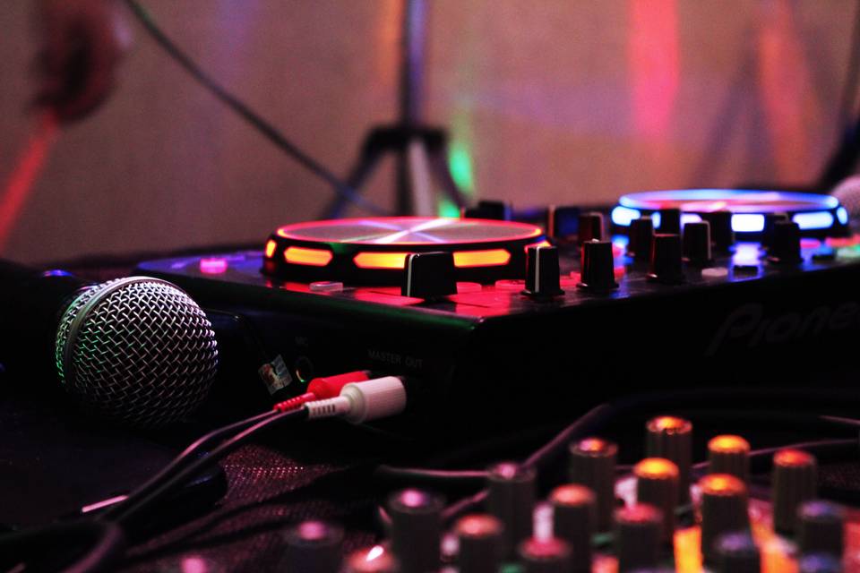 9 dicas para fazer a melhor escolha de DJ para eventos 2023