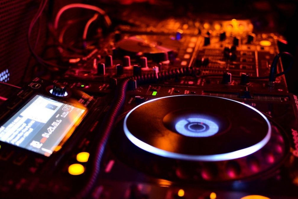 9 conselhos para encontrar o melhor Curso de DJ 2024